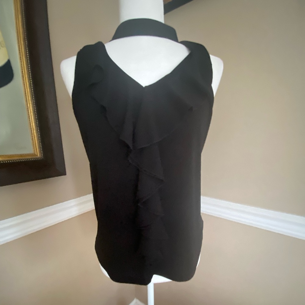 Sleeveless ruffled top